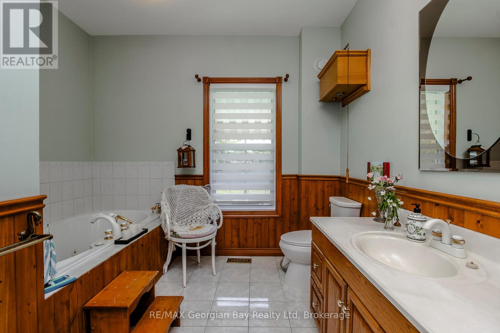 305 LINDSAY STREET E - 9
