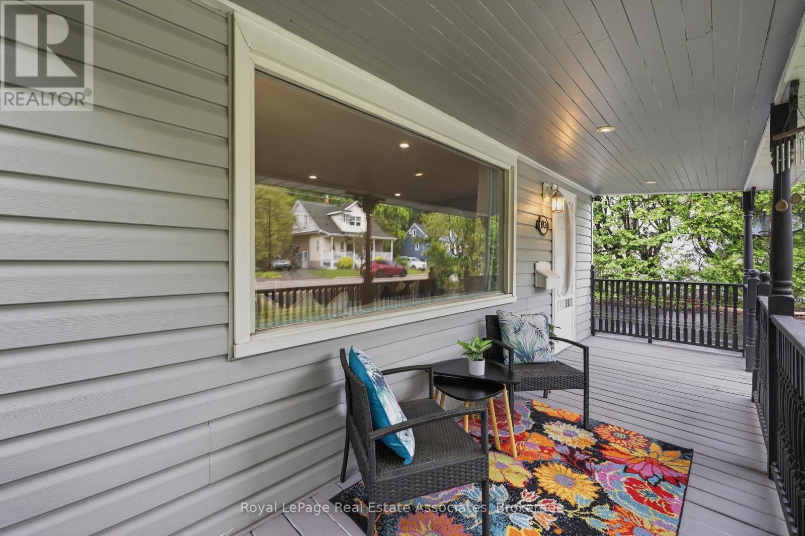 1924 BALSAM AVENUE - 6