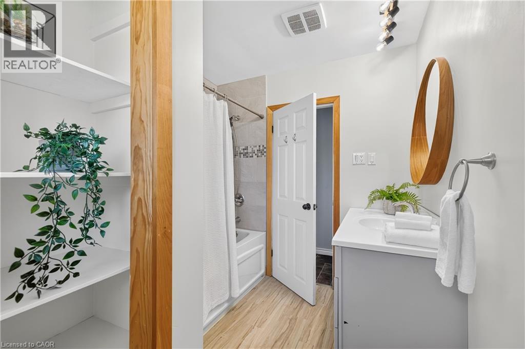 261 KING Street - 22
