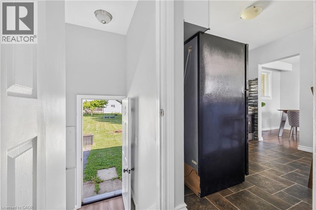 261 KING Street - 23