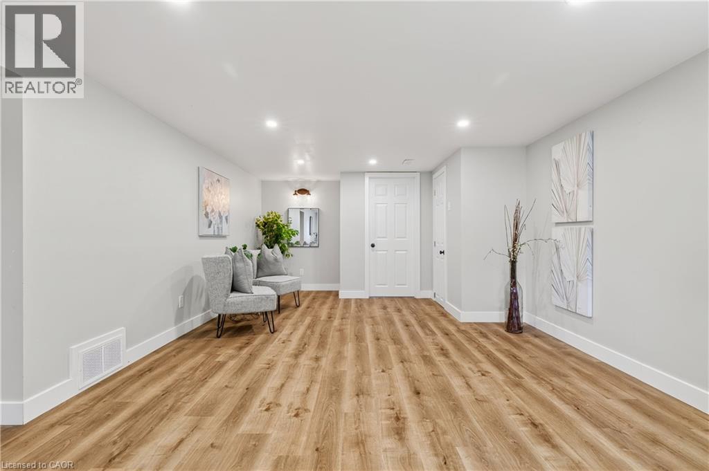 261 KING Street - 27