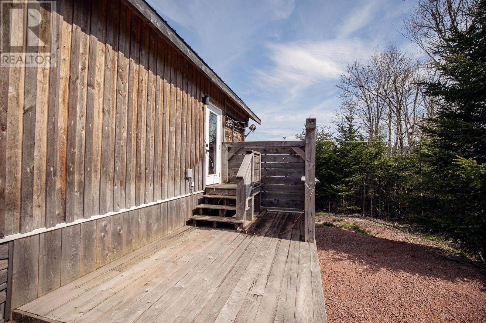 49 Lakelands Road - 8