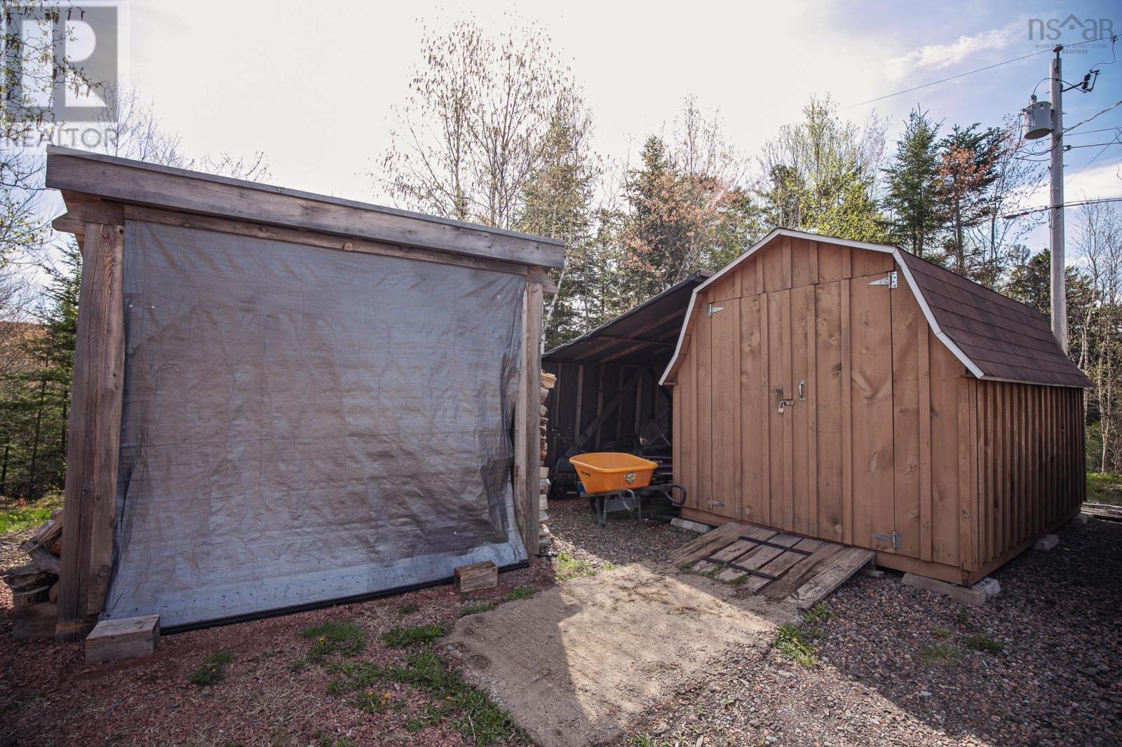 49 Lakelands Road - 9