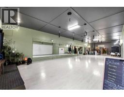 655 2 Street Se, Medicine Hat, AB T1A0C8 Photo 6
