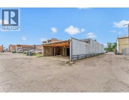 655 2 Street Se, Medicine Hat, AB T1A0C8 Photo 38