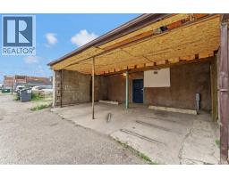 655 2 Street Se, Medicine Hat, AB T1A0C8 Photo 36