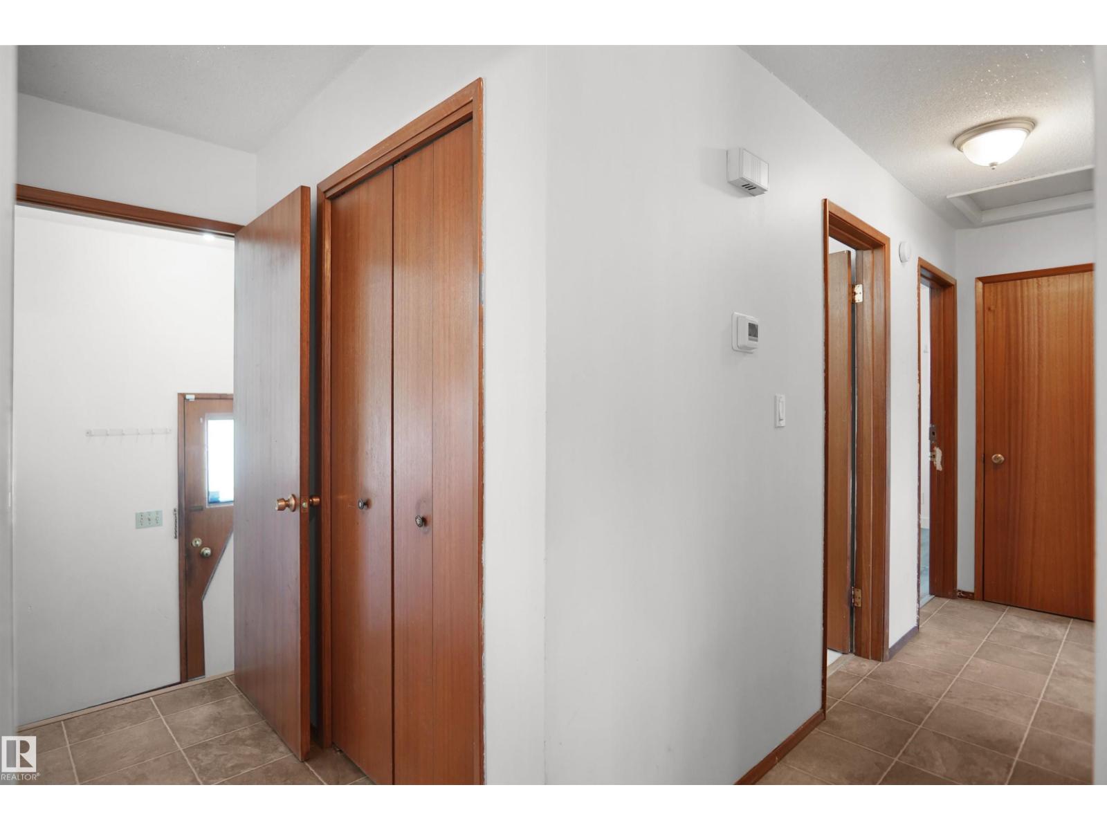 7804 143 AV NW - 10