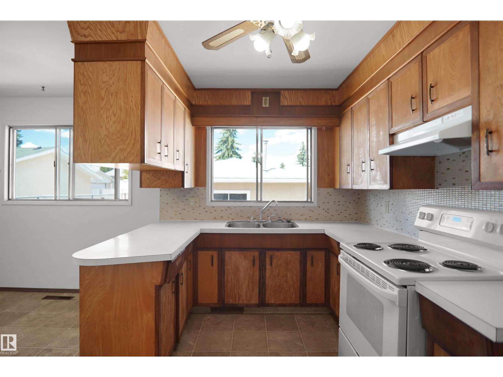 7804 143 AV NW - 12