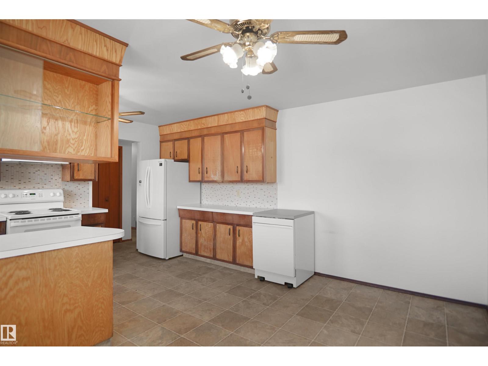 7804 143 AV NW - 16