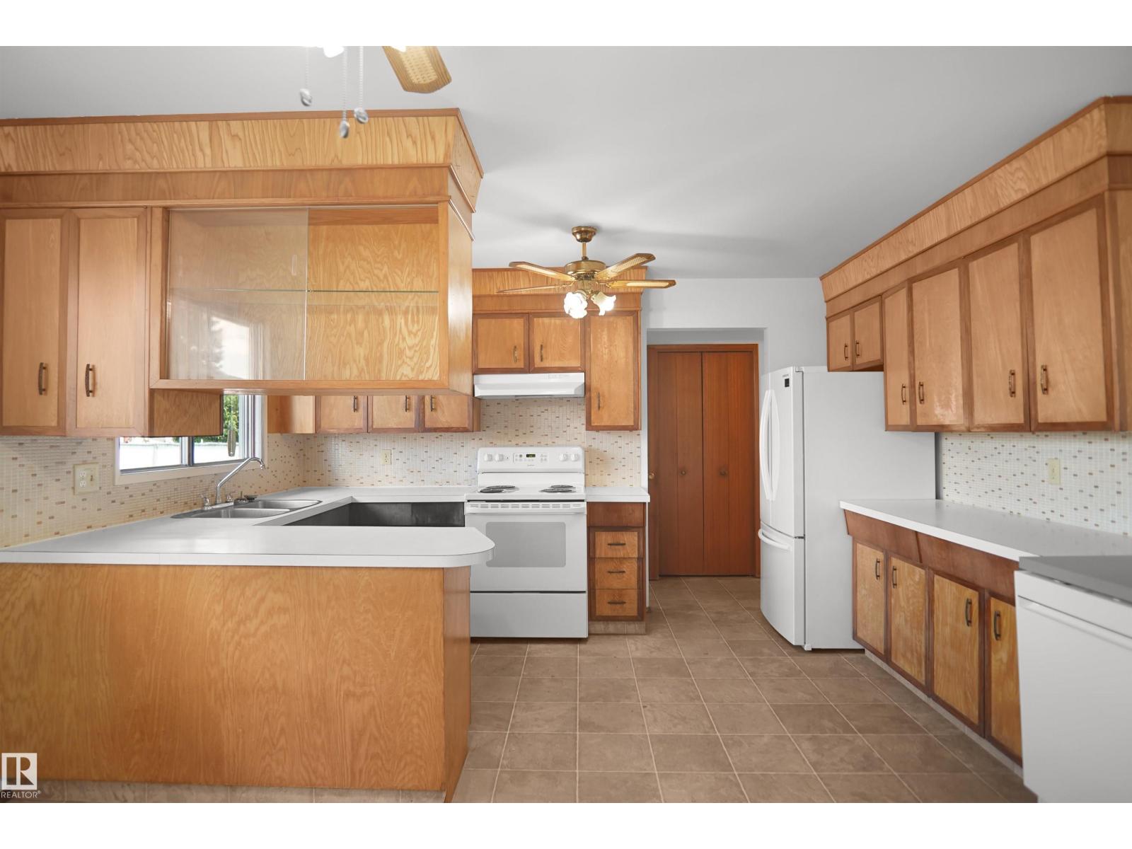 7804 143 AV NW - 17
