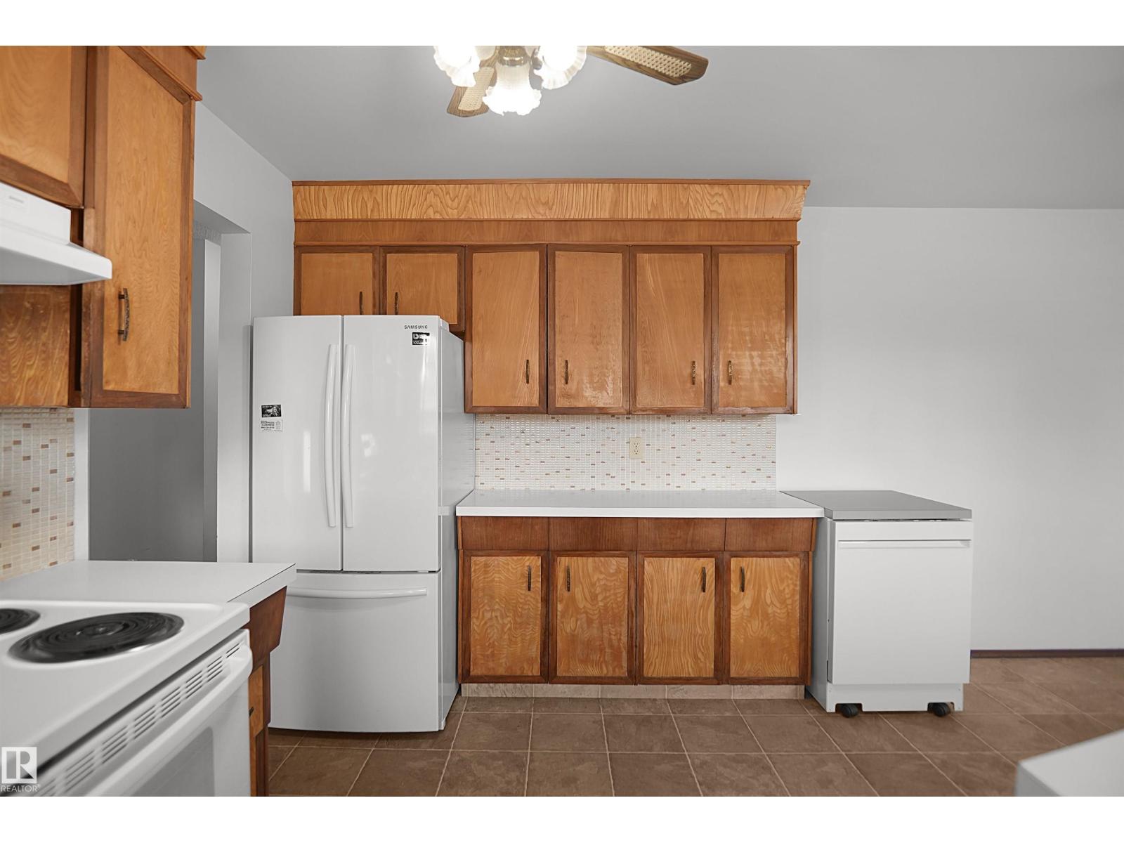 7804 143 AV NW - 19