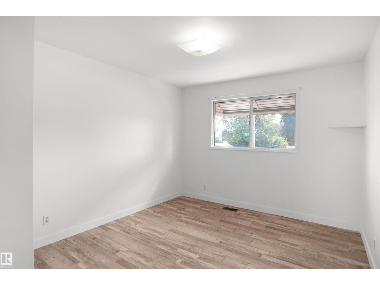 7804 143 AV NW - 23