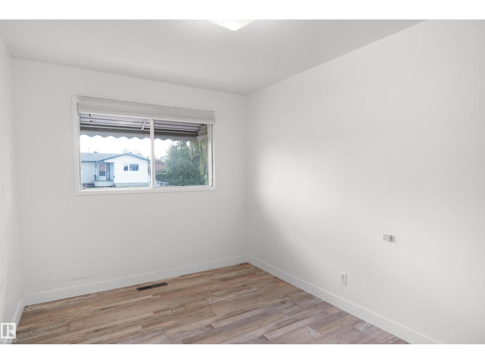 7804 143 AV NW - 25
