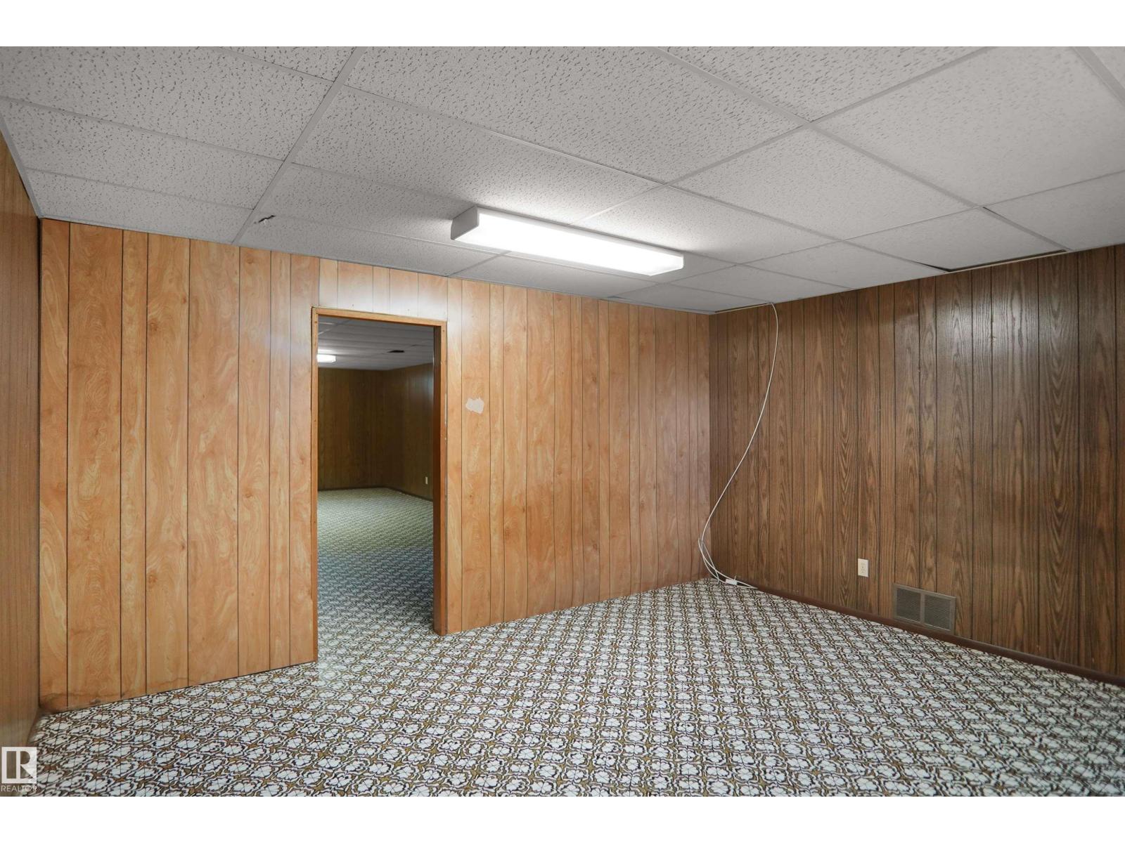 7804 143 AV NW - 35