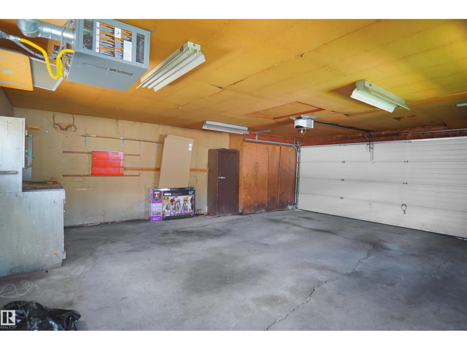 7804 143 AV NW - 39
