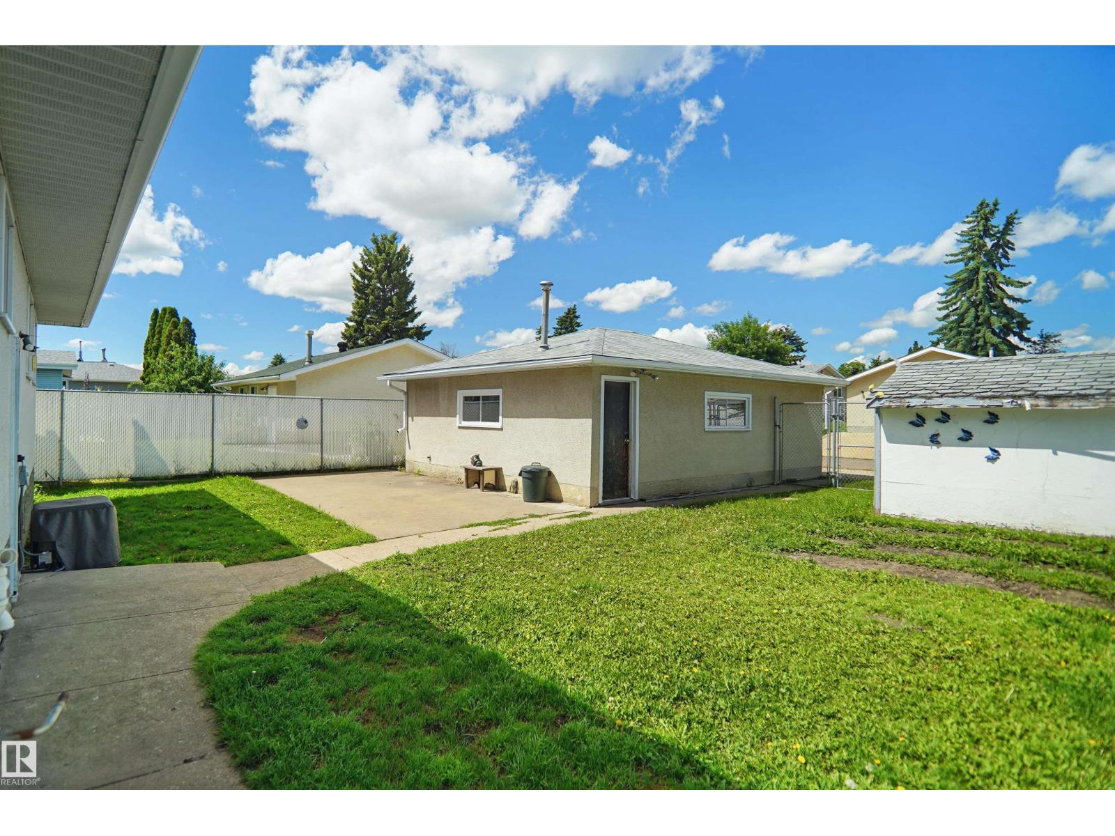 7804 143 AV NW - 40