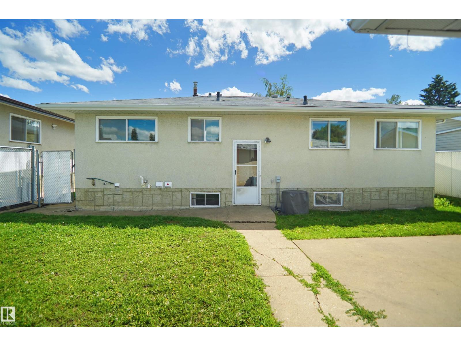 7804 143 AV NW - 44