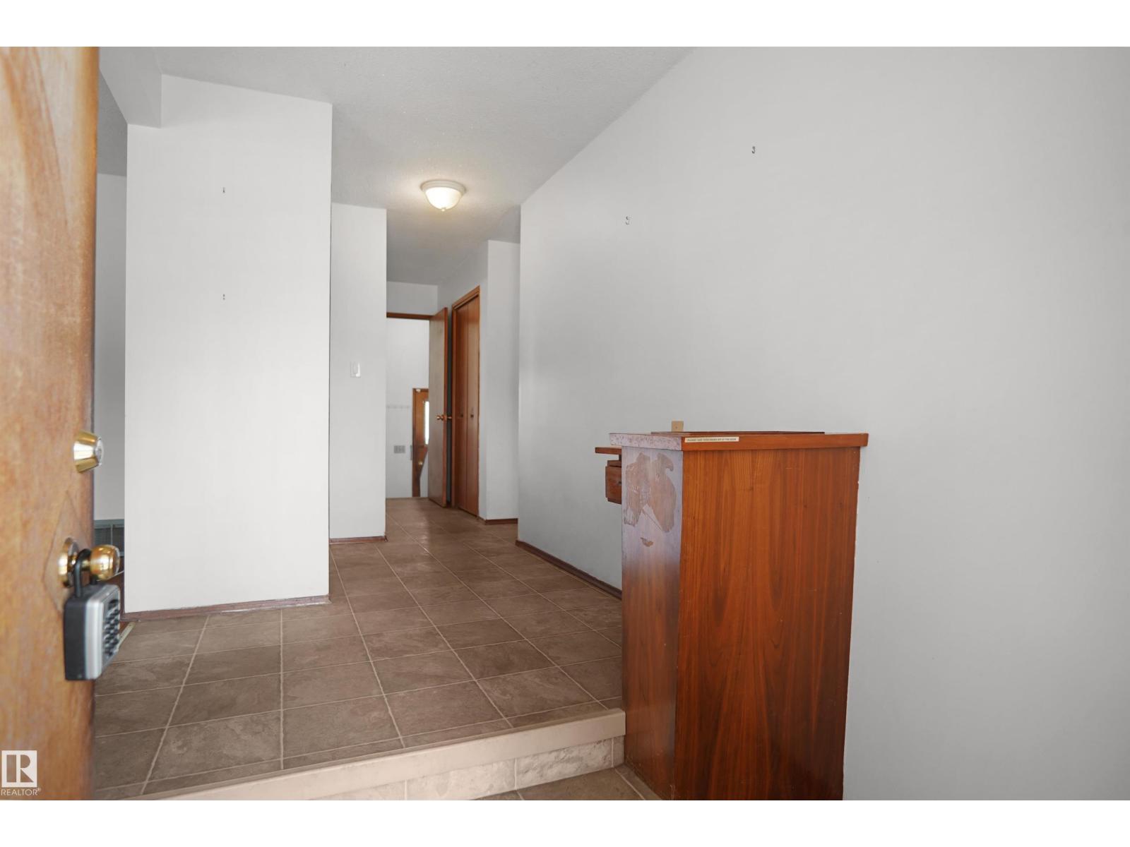 7804 143 AV NW - 5