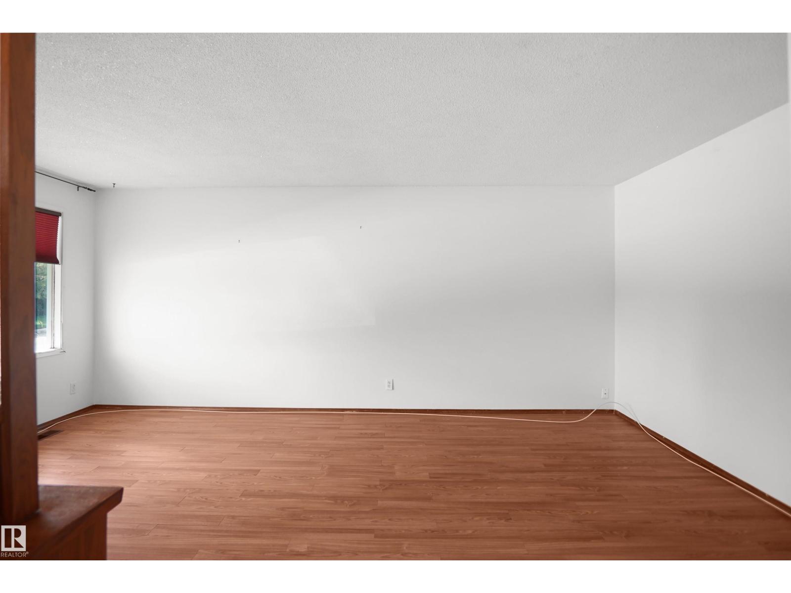 7804 143 AV NW - 6