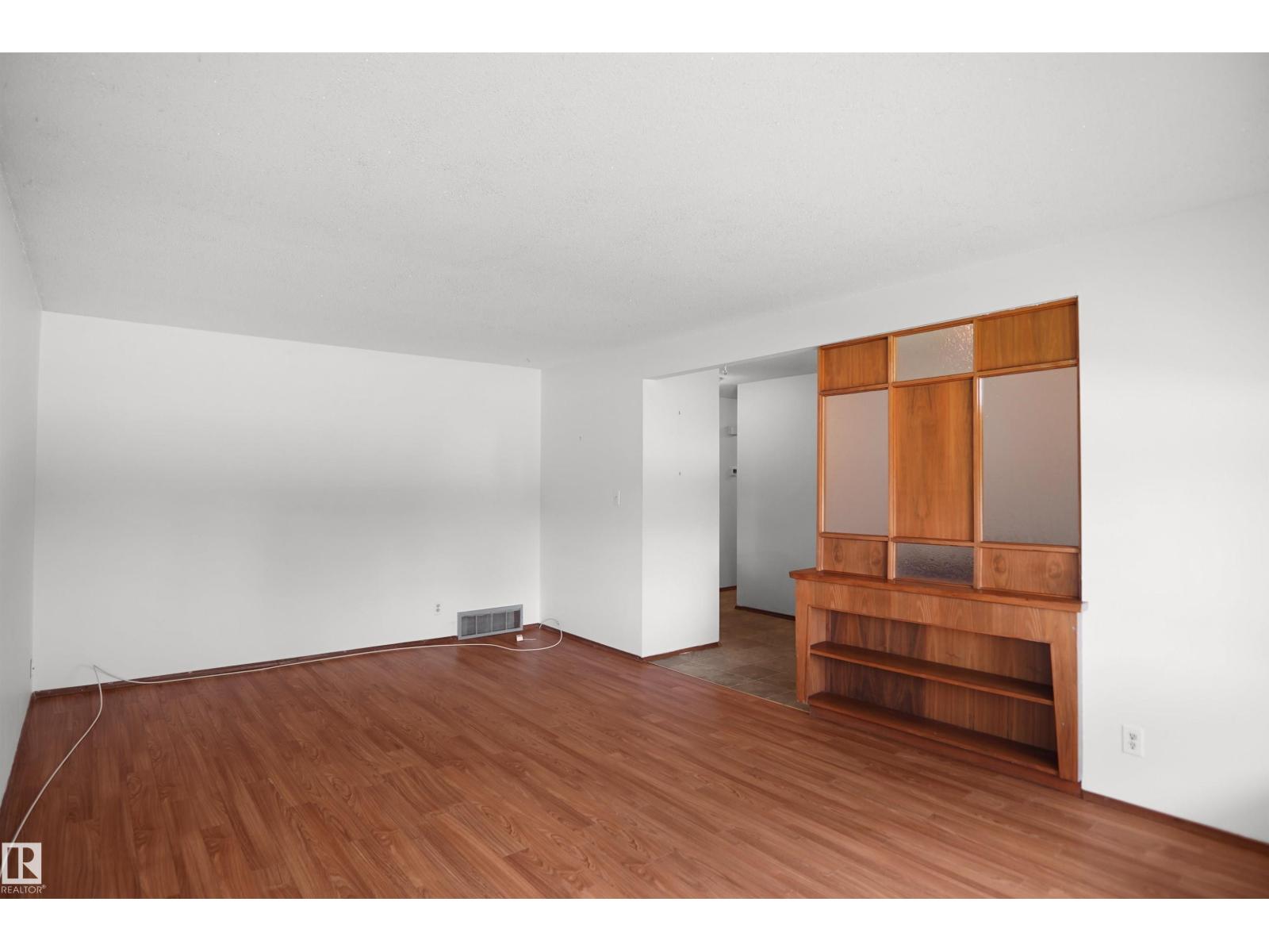 7804 143 AV NW - 8
