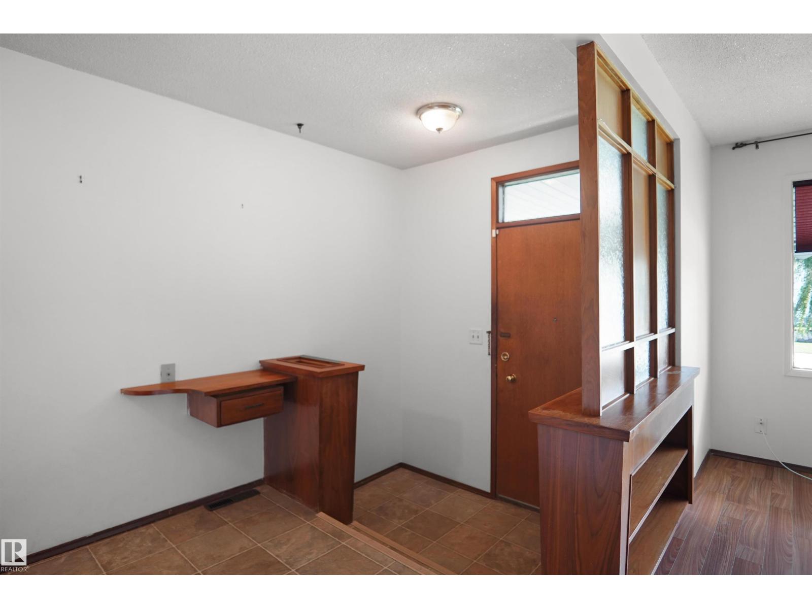 7804 143 AV NW - 9