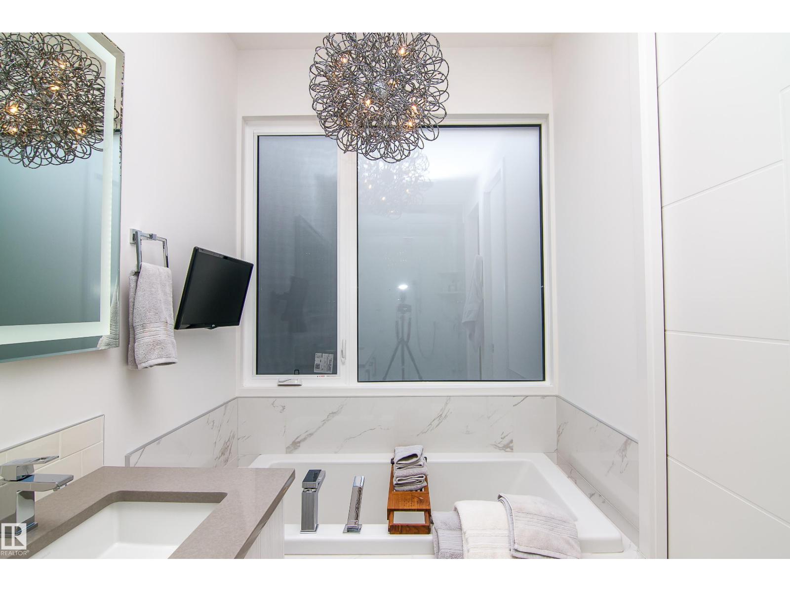 13218 102 Avenue NW - Photo 17