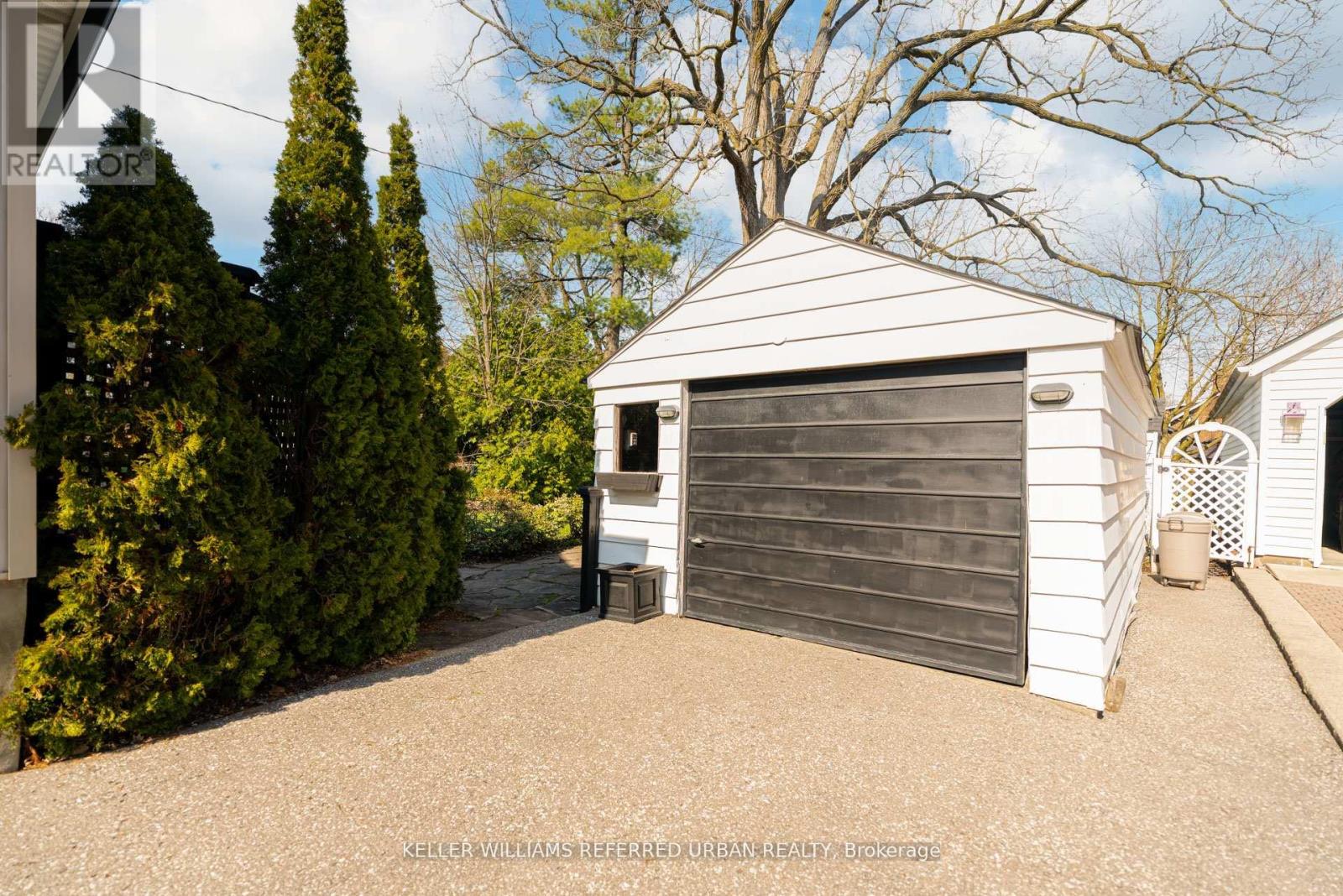 569 MASSON STREET - 42