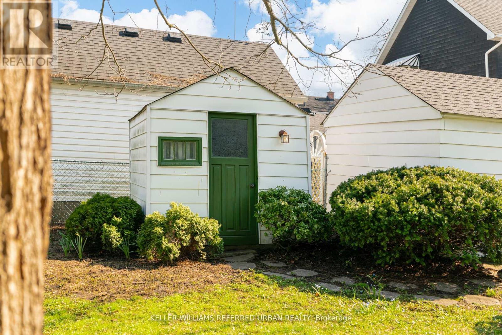 569 MASSON STREET - 47
