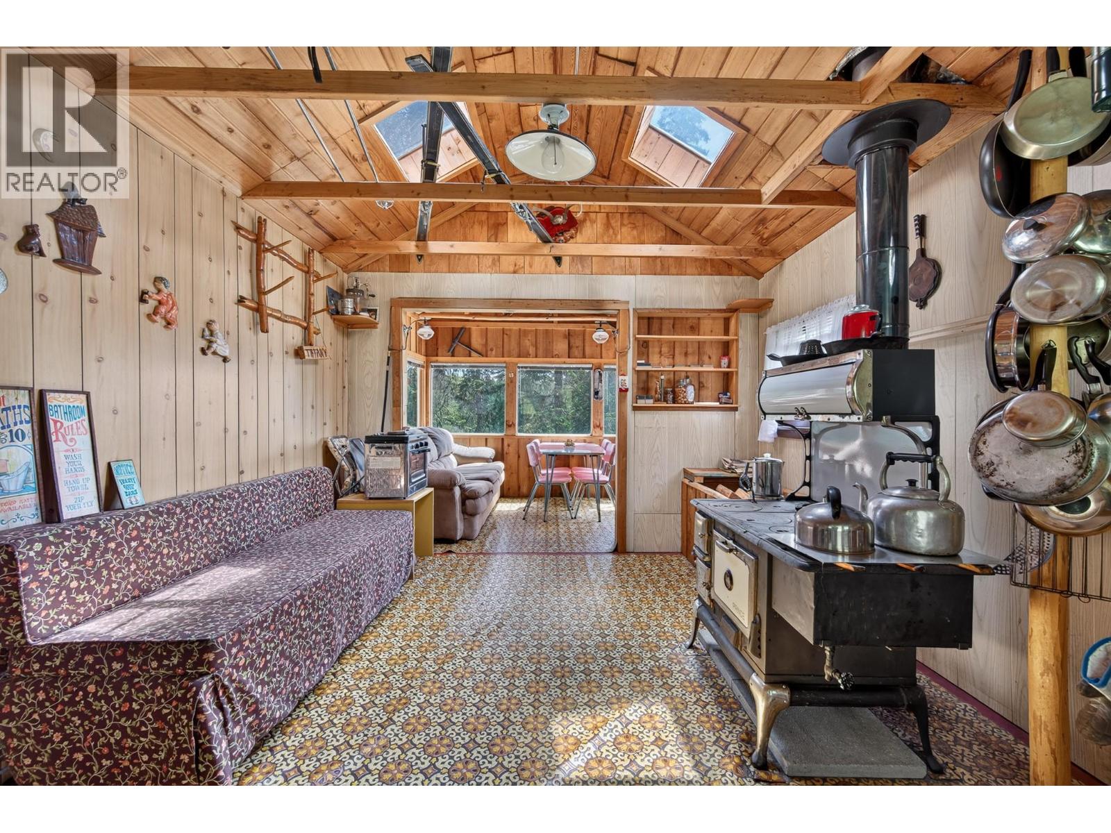 4864 PASKA LAKE Road - 4