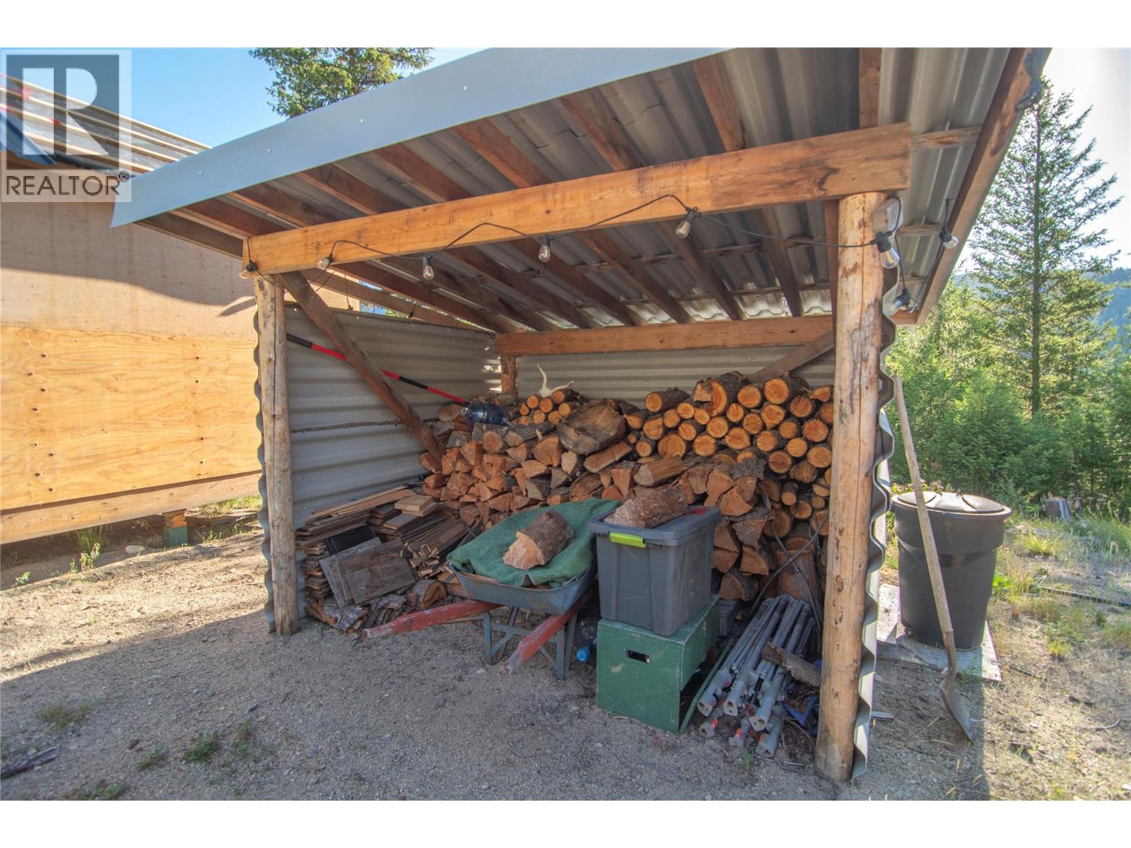 5530 Highway 33, Beaverdell