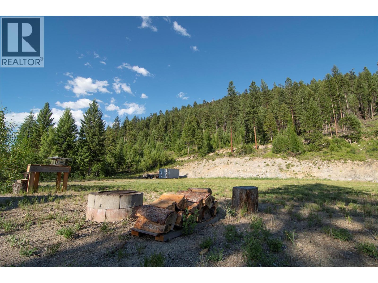 5530 Highway 33, Beaverdell