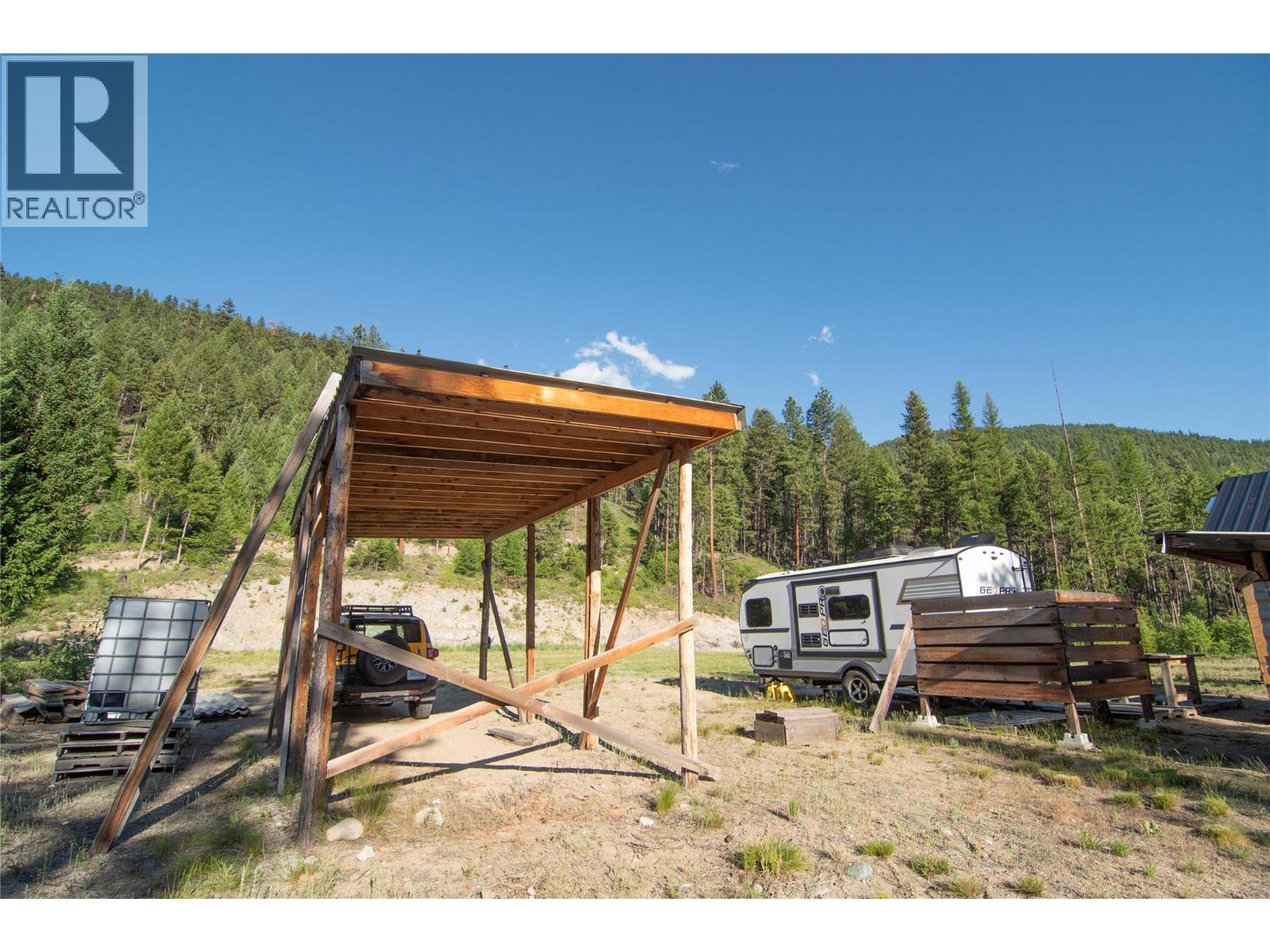 5530 Highway 33, Beaverdell