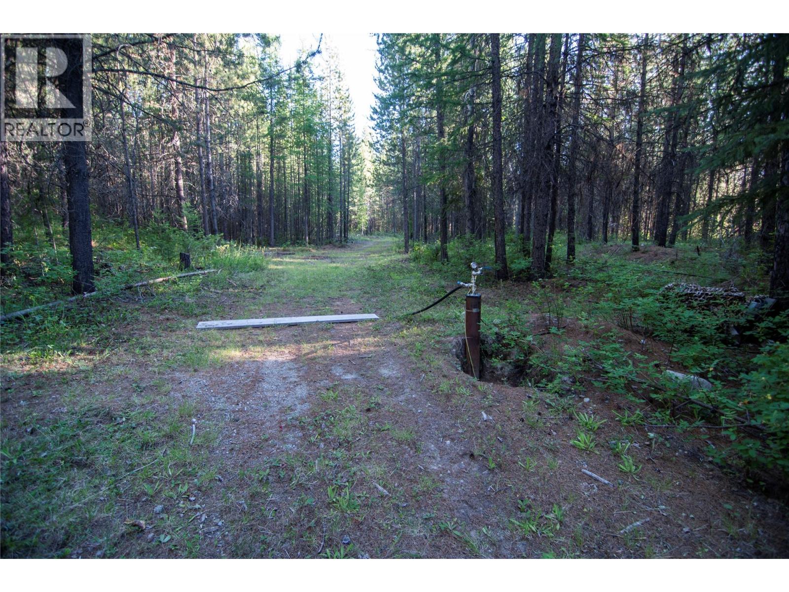 5530 Highway 33, Beaverdell