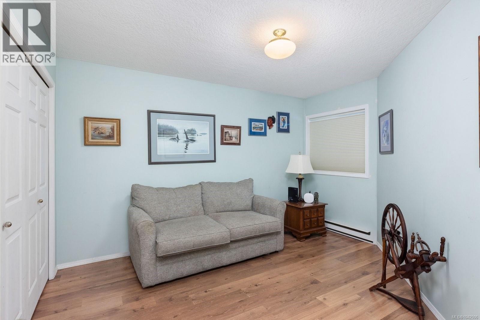 #21 5156 Cordova Bay Rd - 17