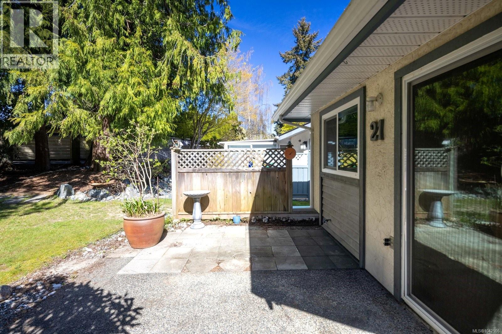 #21 5156 Cordova Bay Rd - 19
