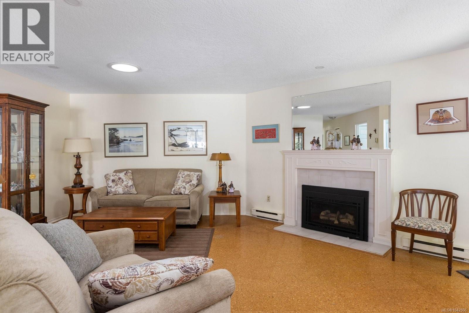 #21 5156 Cordova Bay Rd - 3