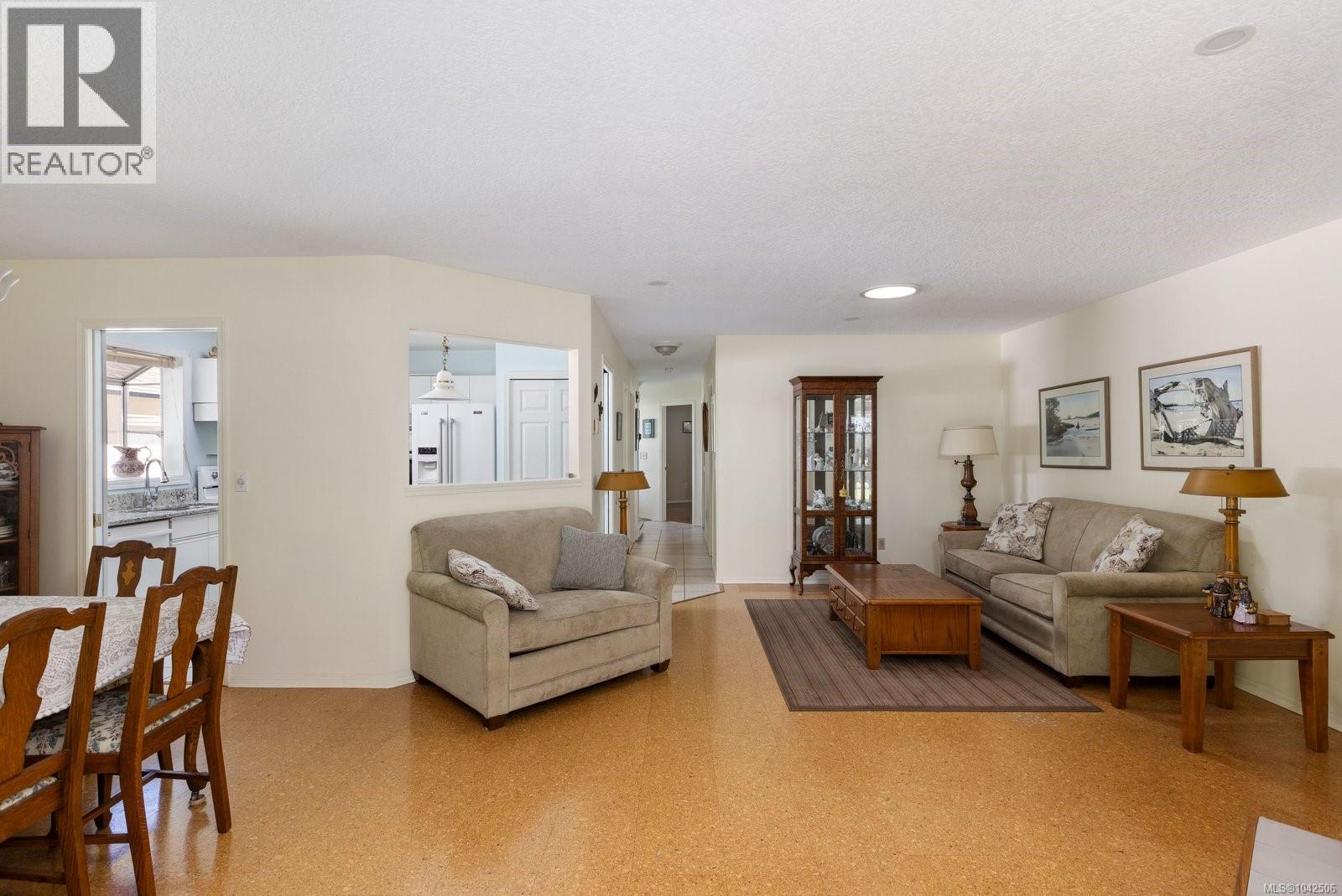 #21 5156 Cordova Bay Rd - 4