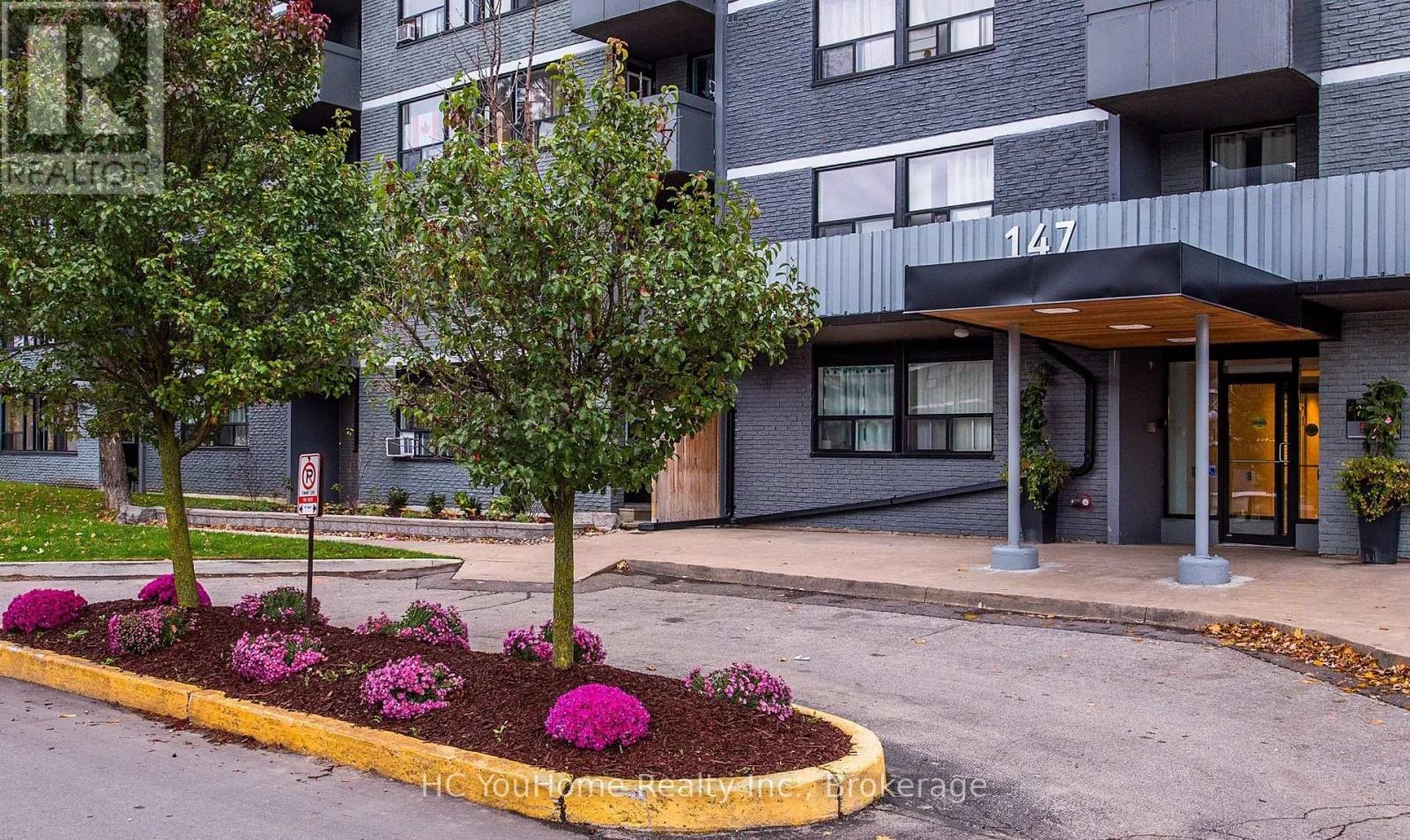 Photo of 107 - 147 WELLINGTON STREET W