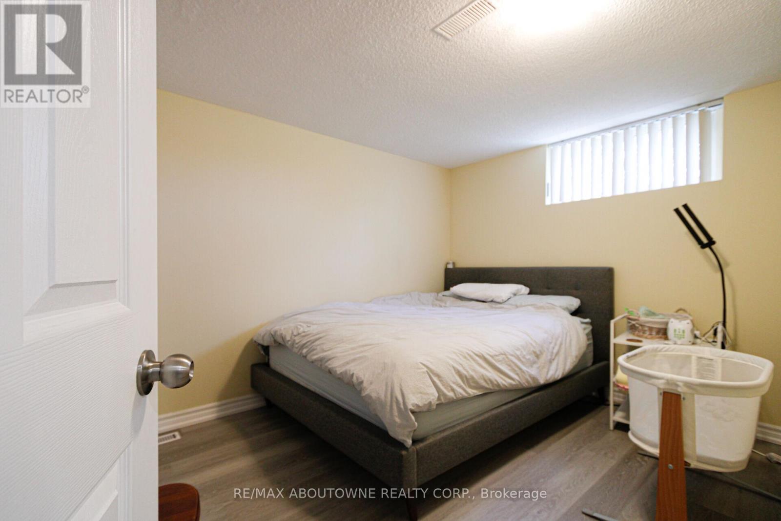 3302 CARDROSS ROAD - 33