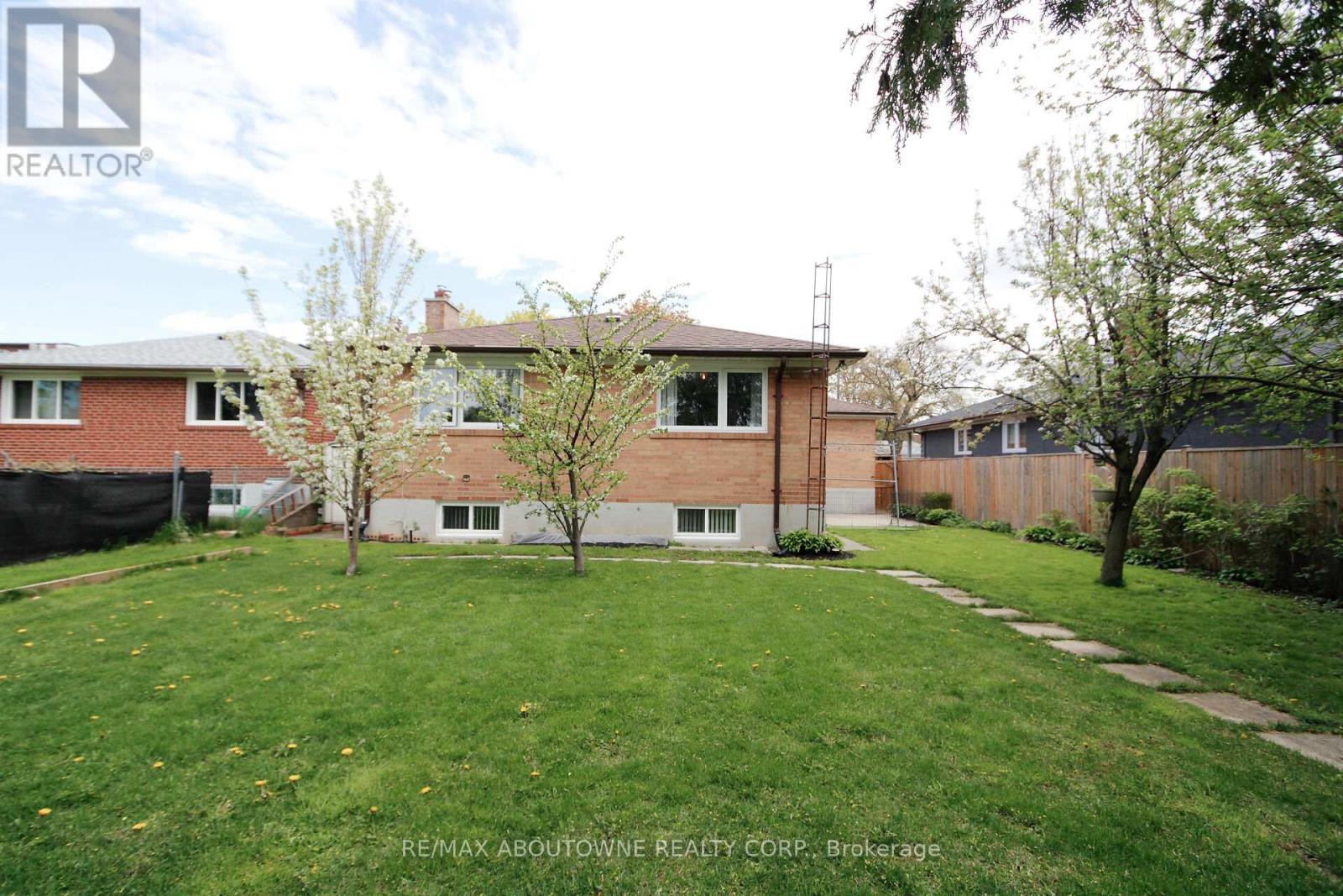 3302 CARDROSS ROAD - 37