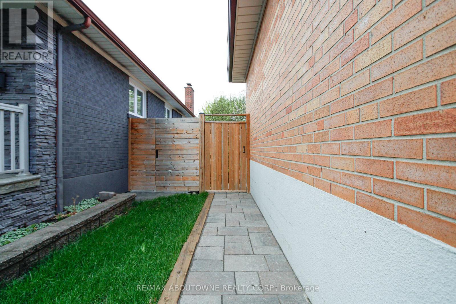 3302 CARDROSS ROAD - 39