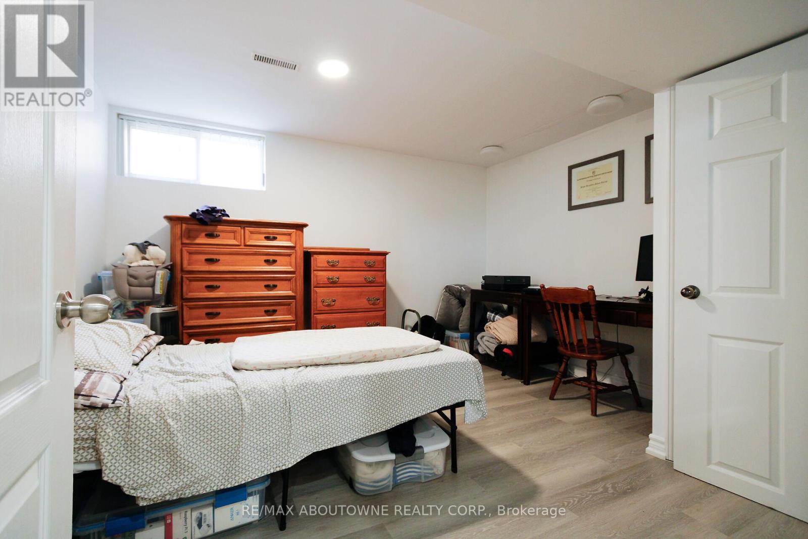 3302 CARDROSS ROAD - 34