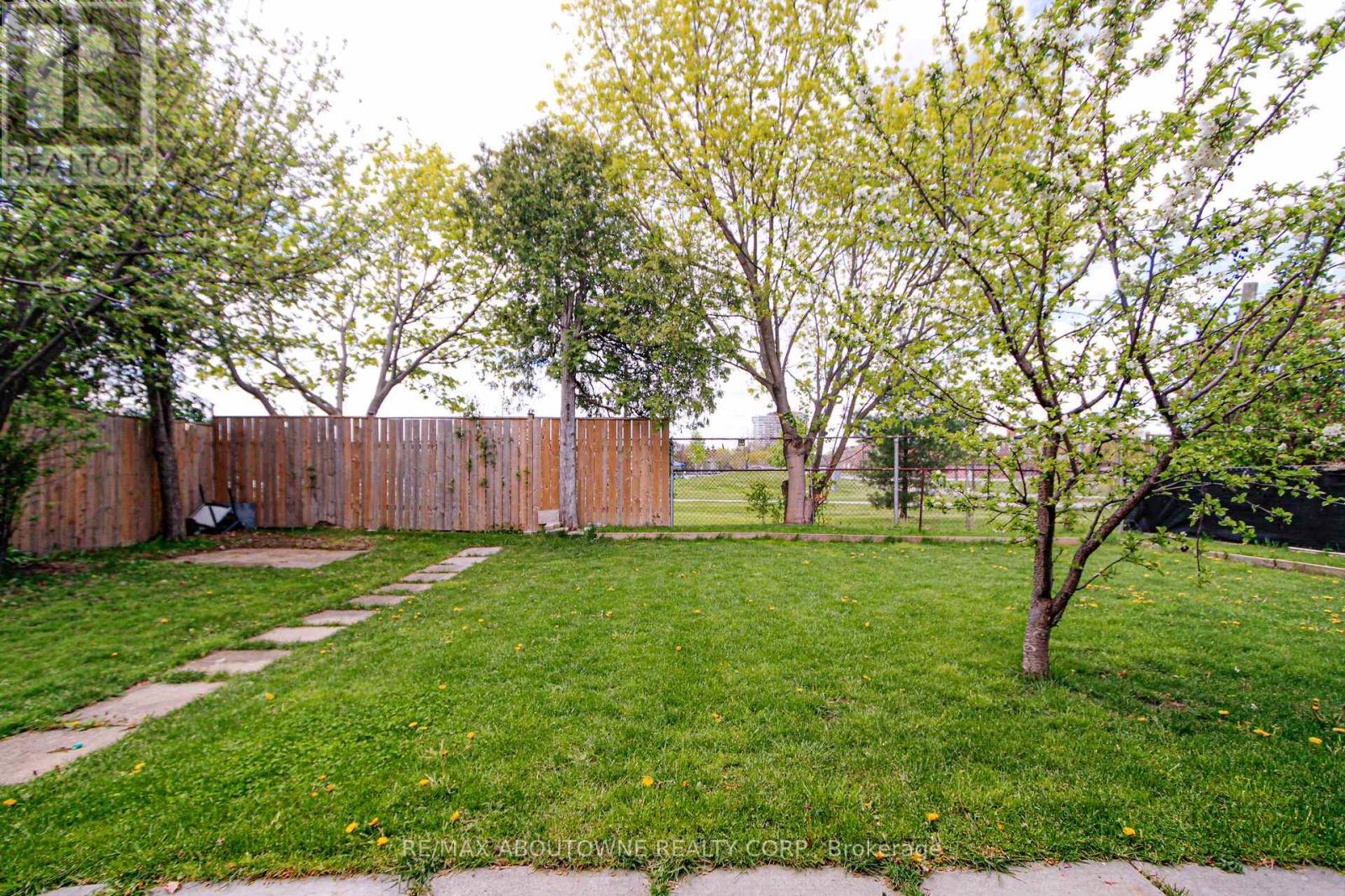 3302 CARDROSS ROAD - 38