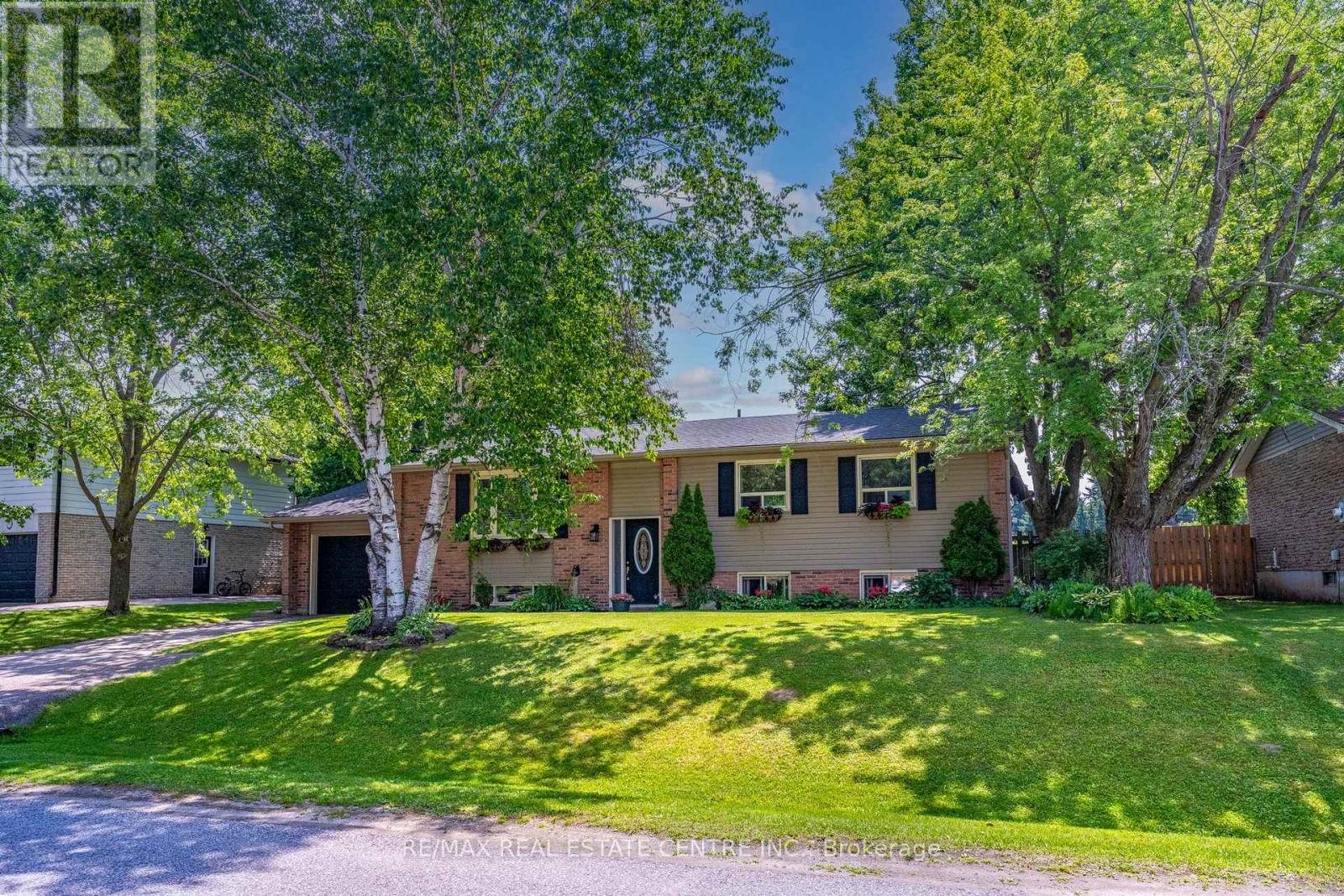 13 DOUGLAS CRESCENT - 1