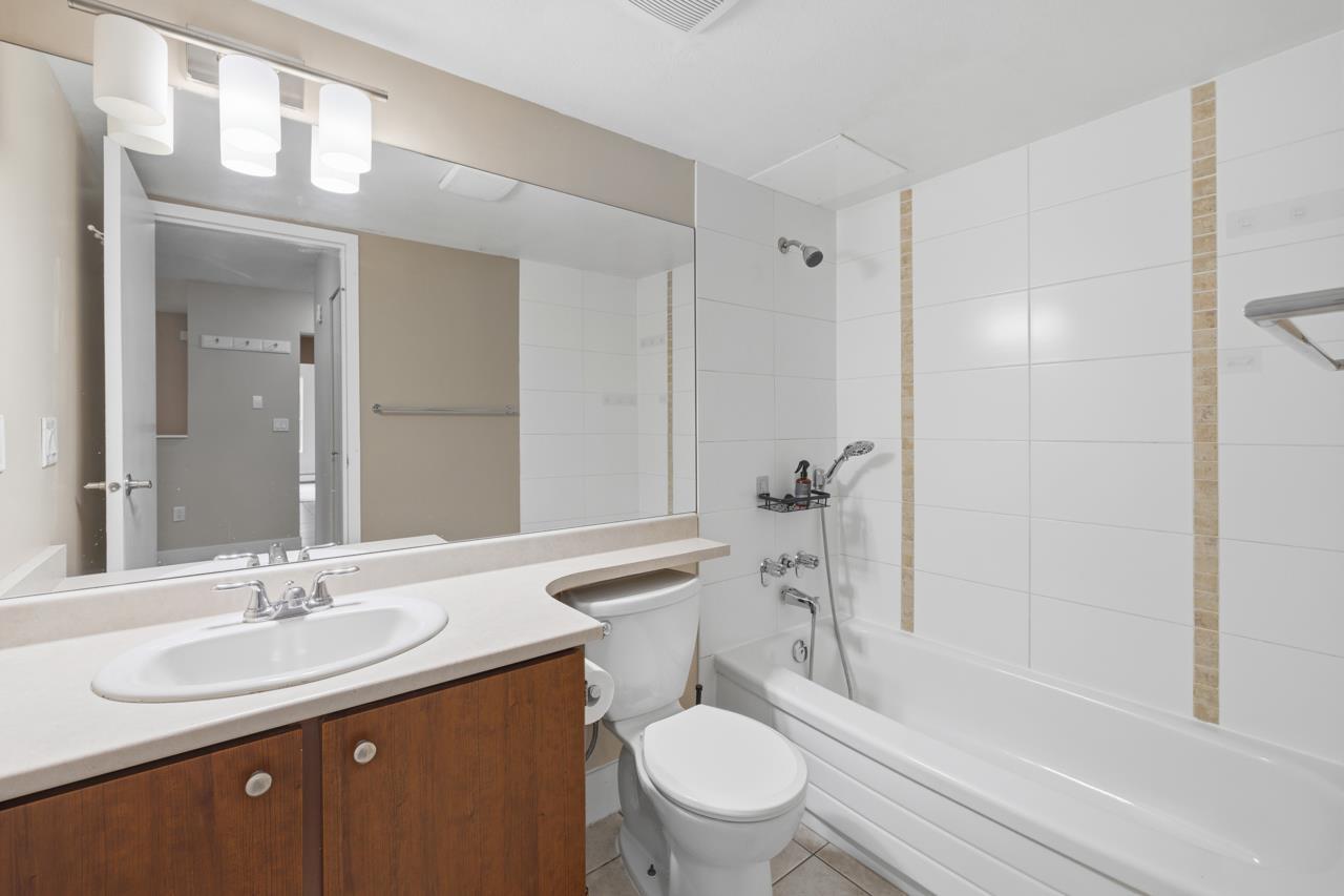 210 5700 200TH STREET, Langley