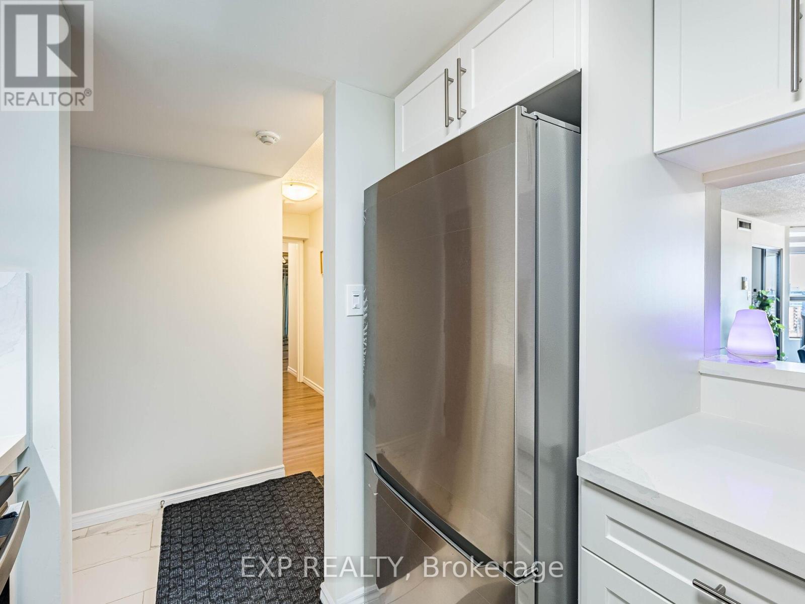 #907 25 AGNES STREET - 11