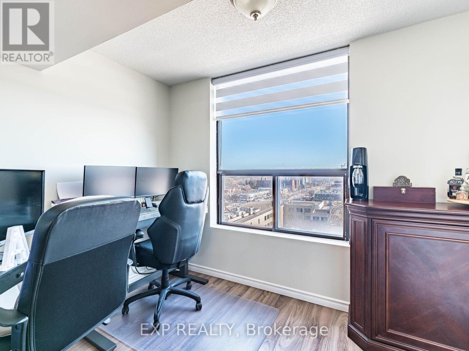 #907 25 AGNES STREET - 13