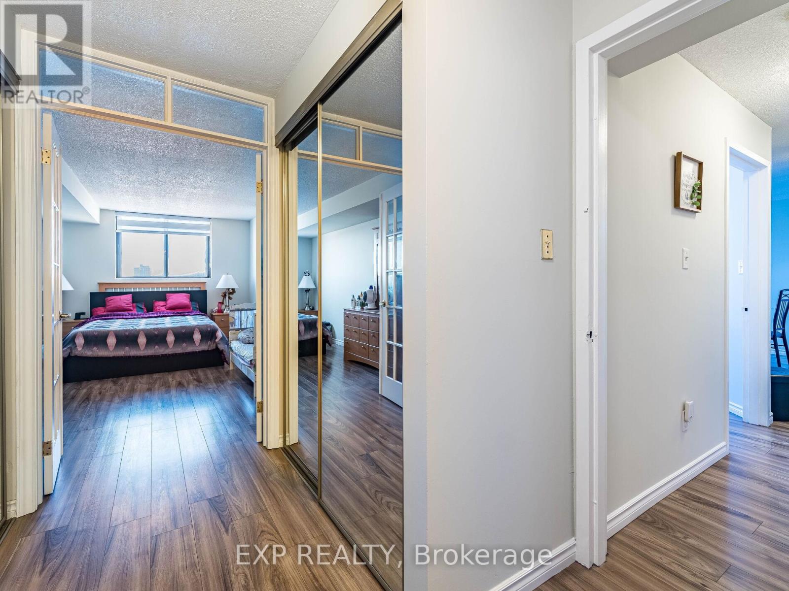 #907 25 AGNES STREET - 15