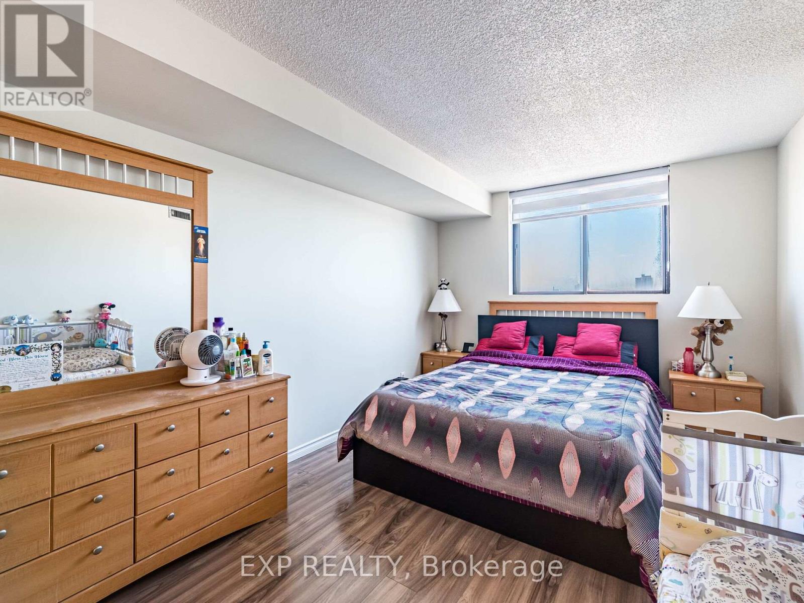 #907 25 AGNES STREET - 17