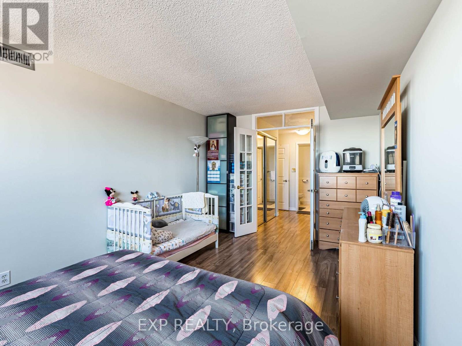 #907 25 AGNES STREET - 18